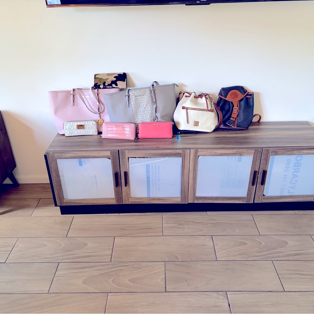 2 Michael Kors Bags, 4 MK Wallets & 2 Dooney & Bourke Backpacks Bags.